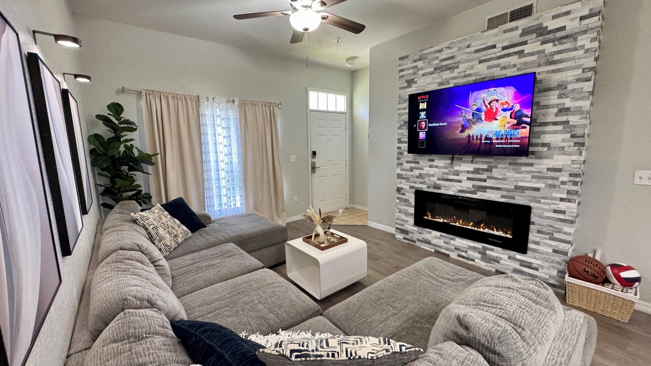 Photo of Livingroom in Venetian Bay Villages