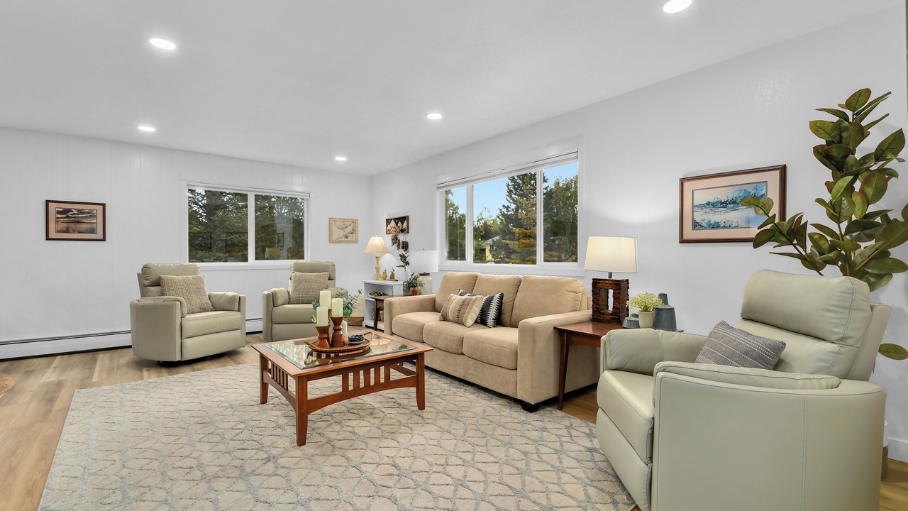 Photo of Livingroom in Northeast Anchorage
