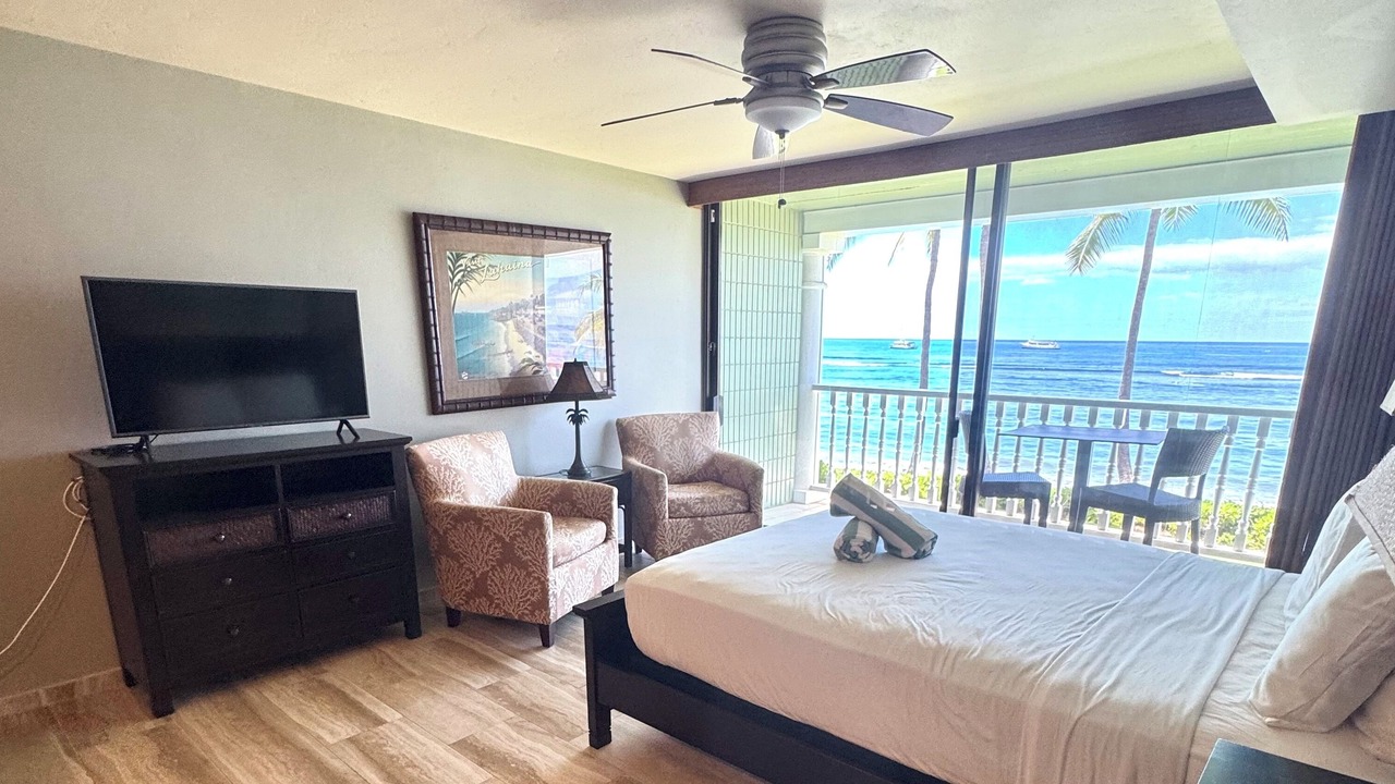 Photo of Bedroom in Historic Lahaina Front Street