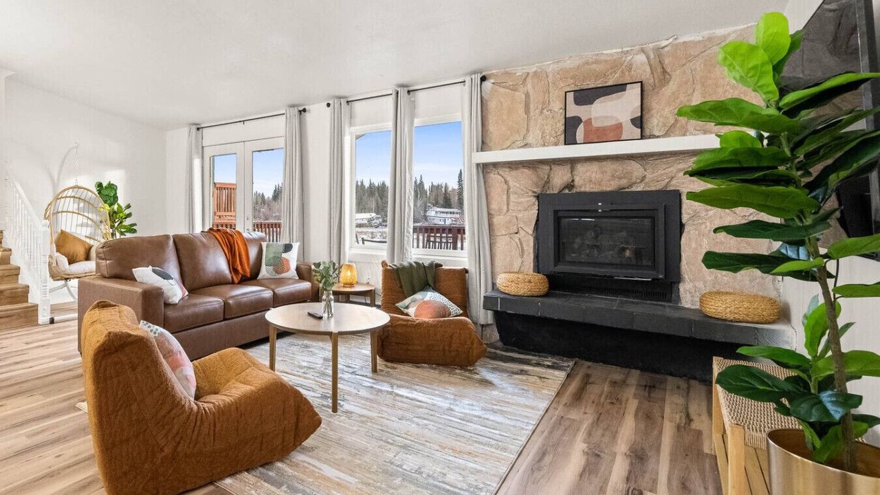 Photo of Livingroom in College