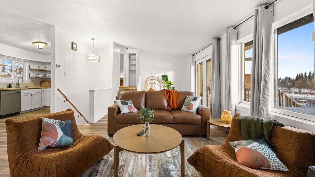 Photo of Livingroom in College