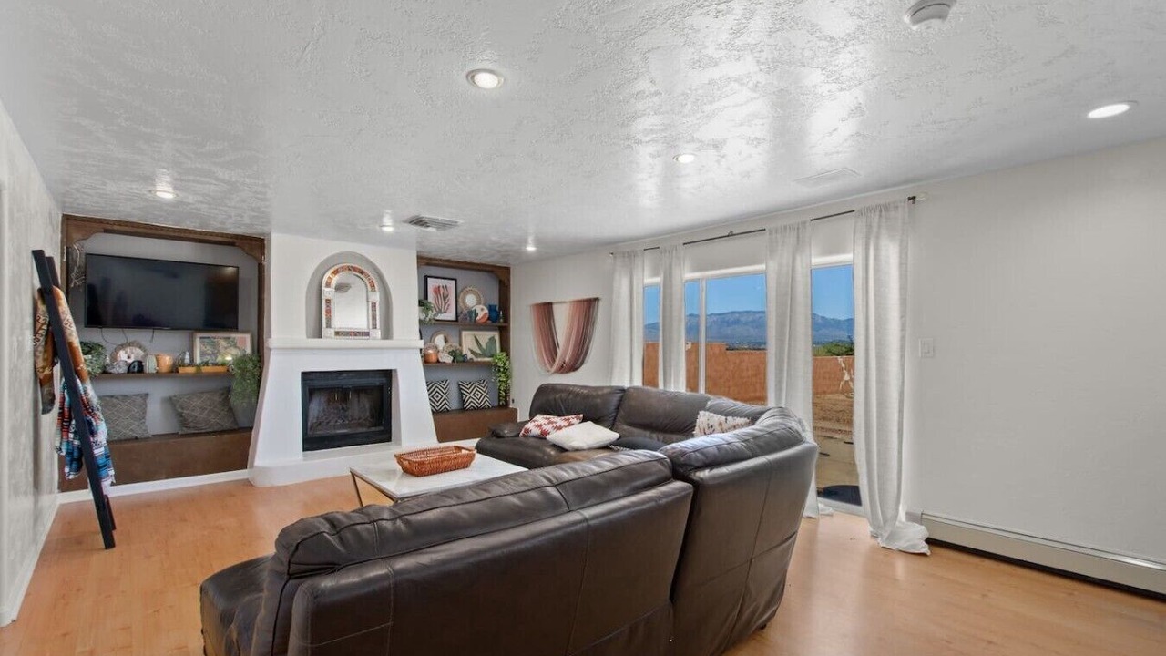 Photo of Livingroom in West Bluff
