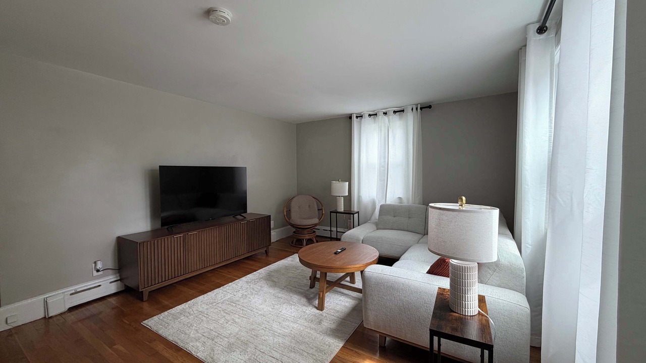 Photo of Livingroom in Foxboro