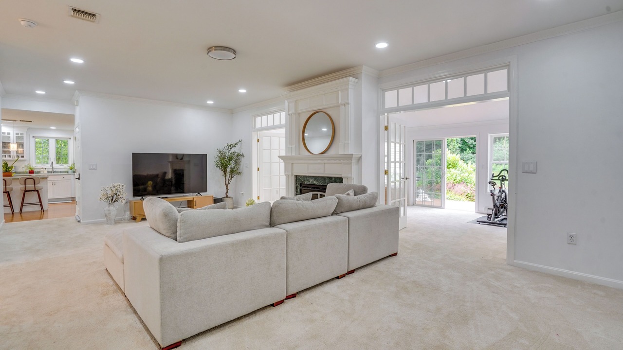 Photo of Livingroom in Shirley