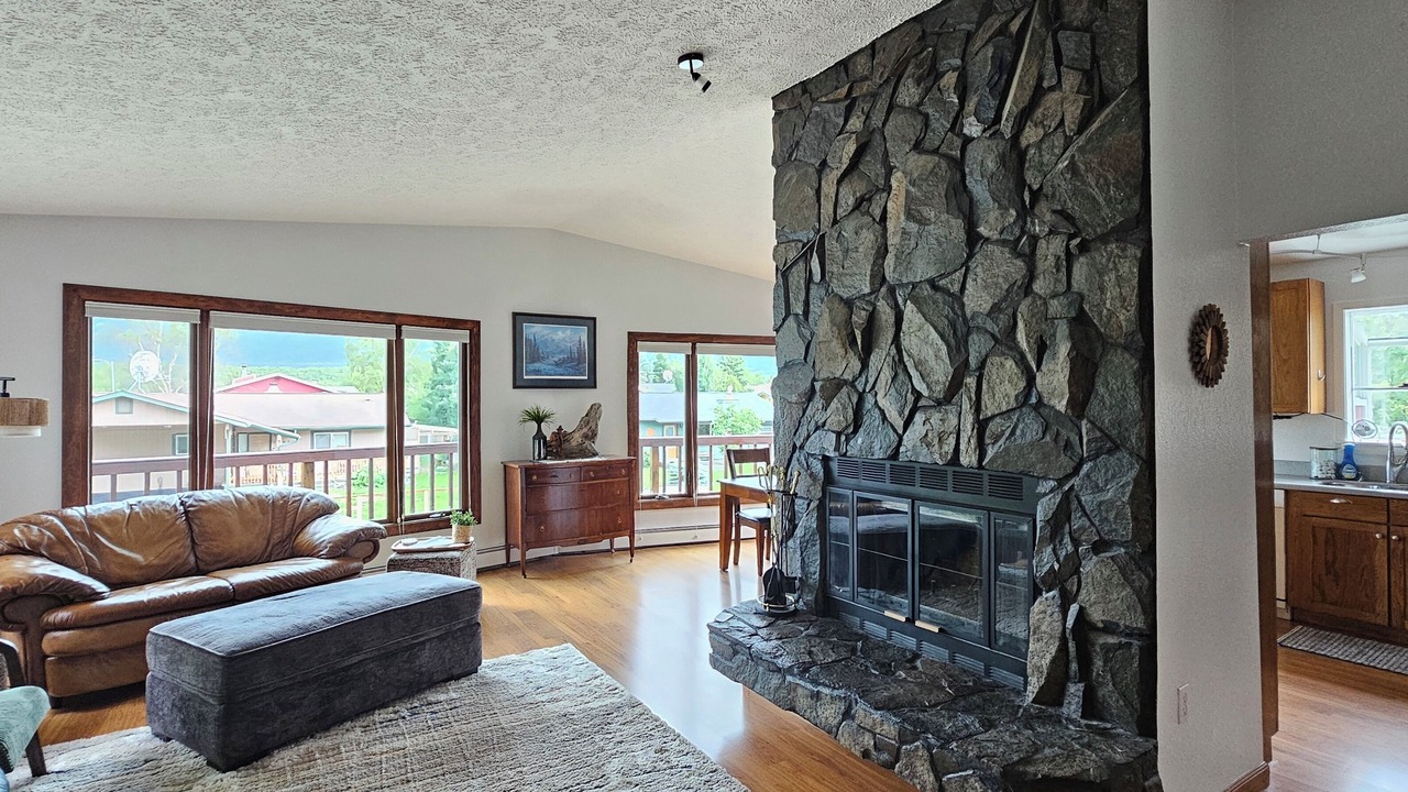Photo of Livingroom in Northeast Anchorage