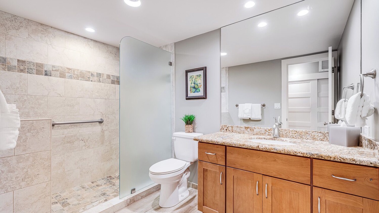 Photo of Bathroom in Historic Lahaina Front Street