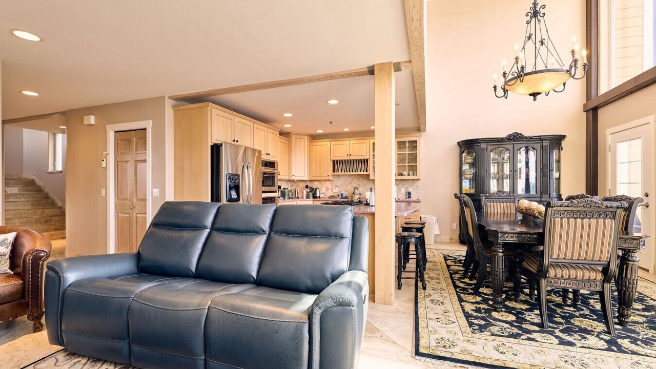 Photo of Livingroom in Homer