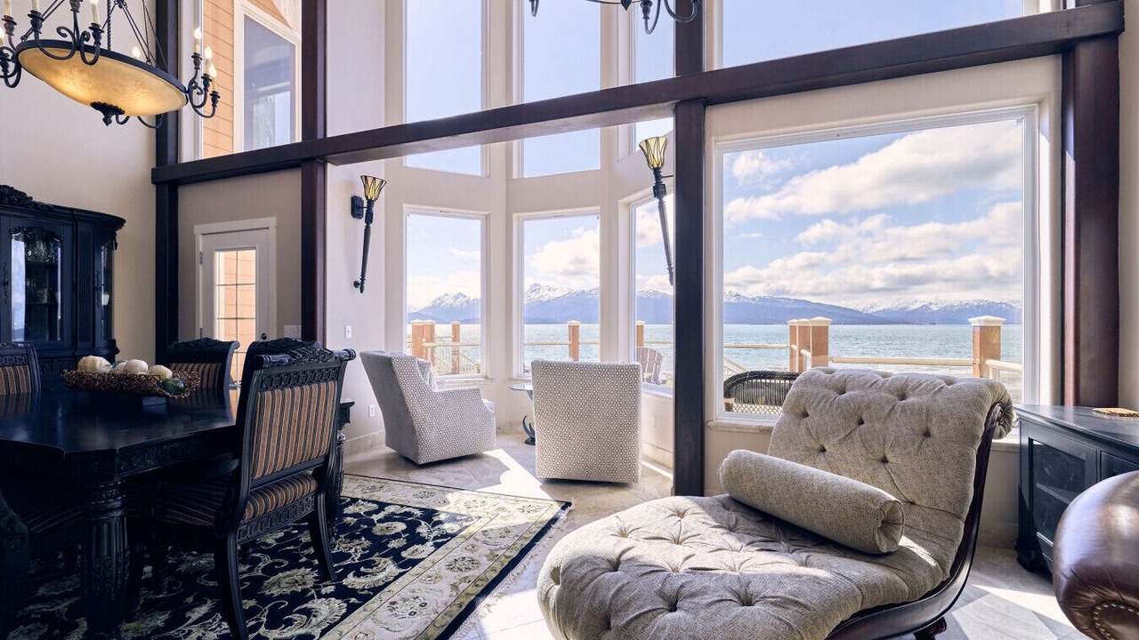 Photo of Livingroom in Homer