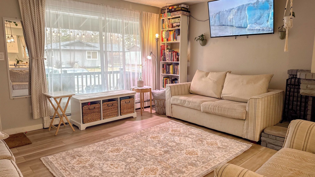 Photo of Livingroom in Northeast Anchorage