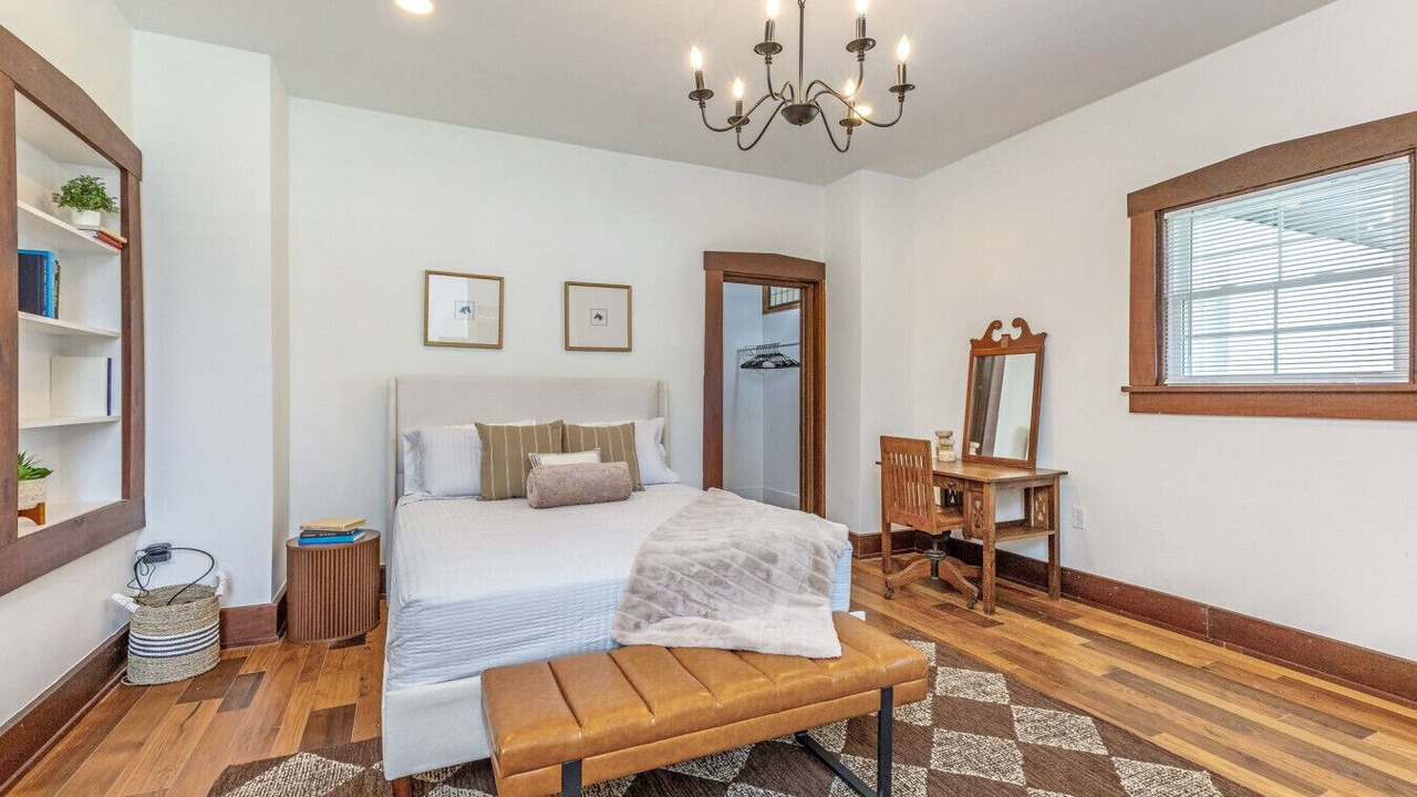 Photo of Bedroom in Lewis Center