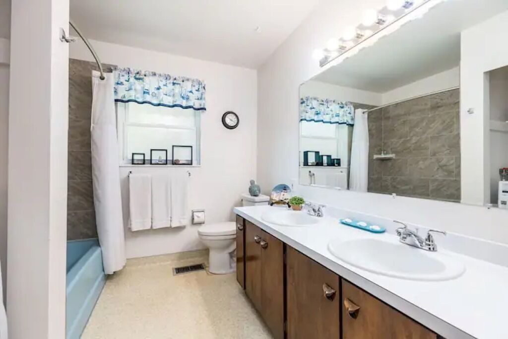 Photo of Bathroom in Sandy
