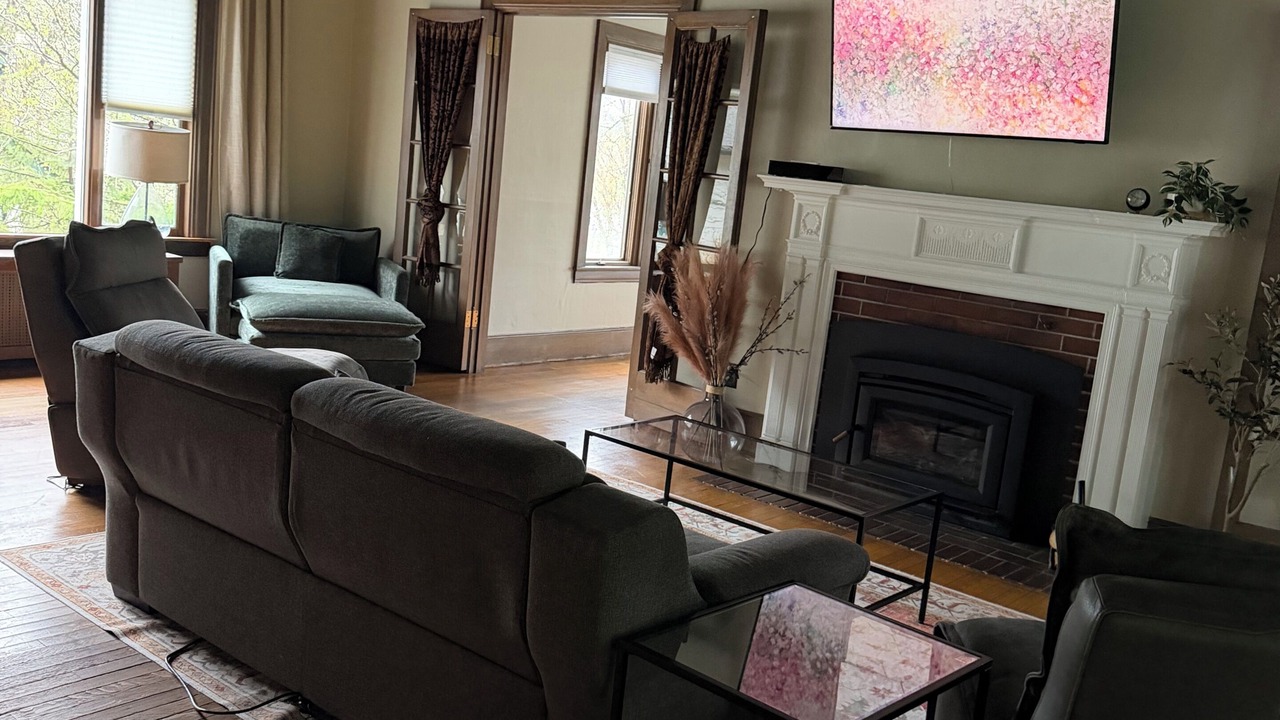 Photo of Livingroom in Downtown Juneau