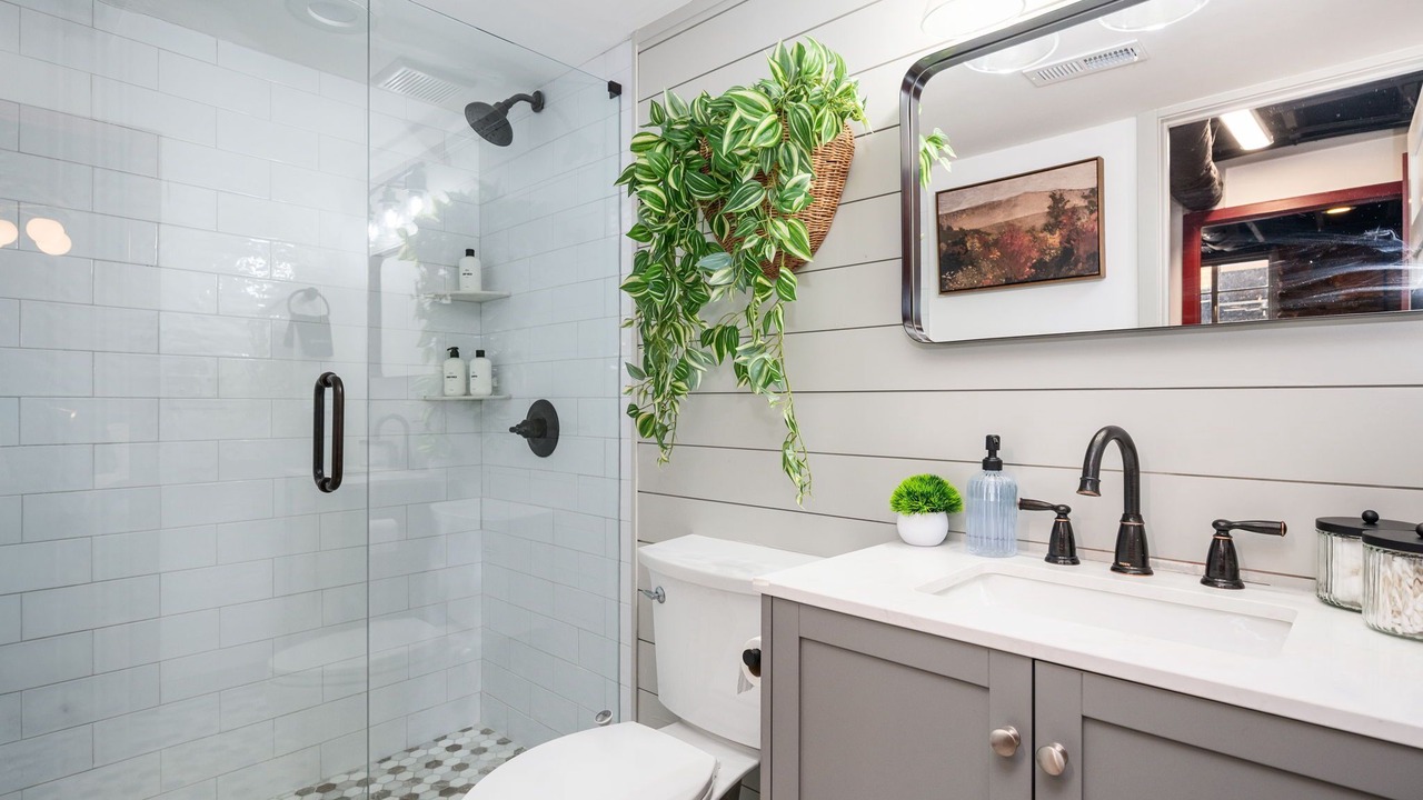 Photo of Bathroom in Belvedere Park