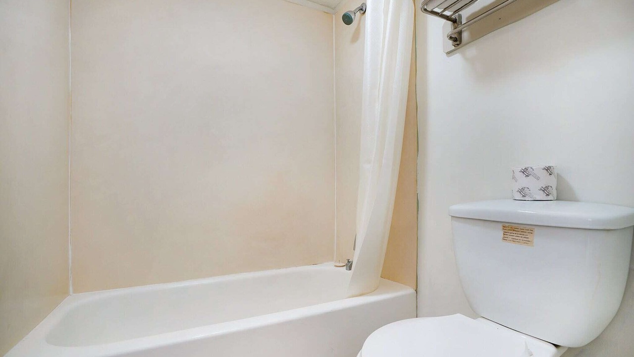 Photo of Bathroom in Belvedere Park