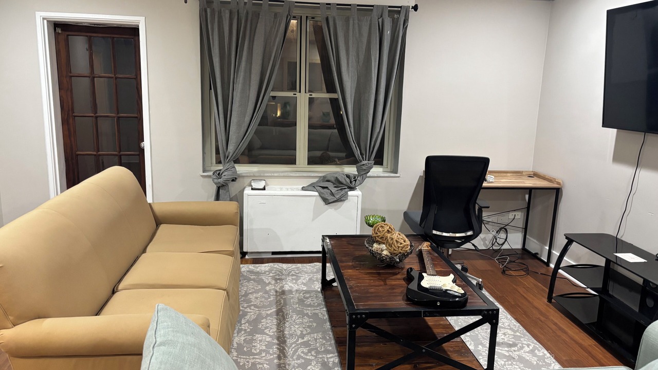 Photo of Livingroom in Peachtree Center