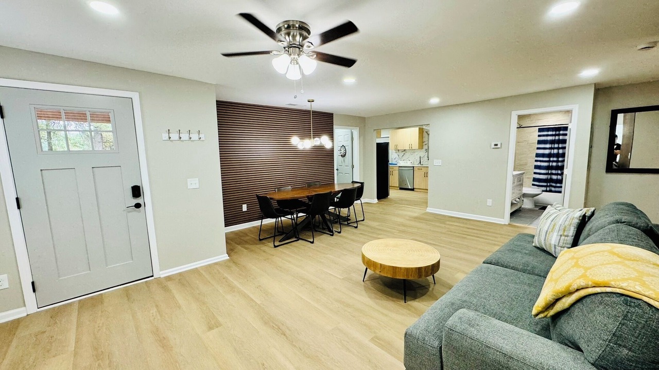 Photo of Livingroom in Mableton