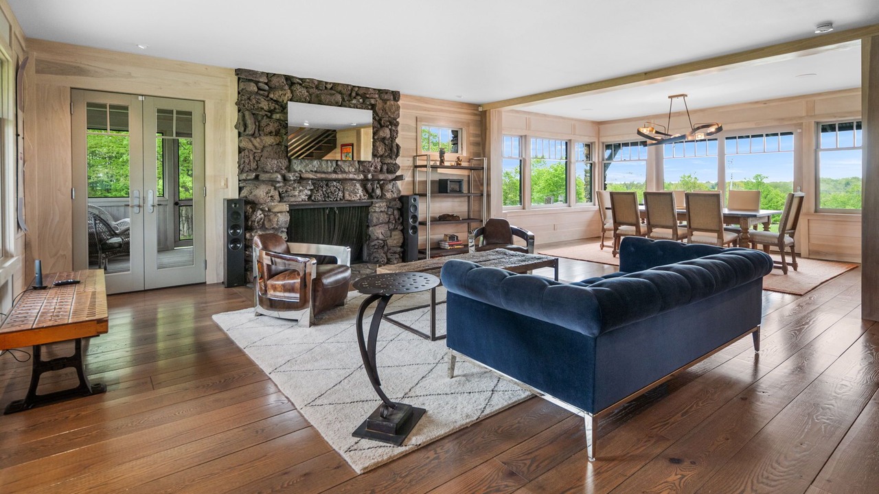 Photo of Livingroom in Greenfield Center