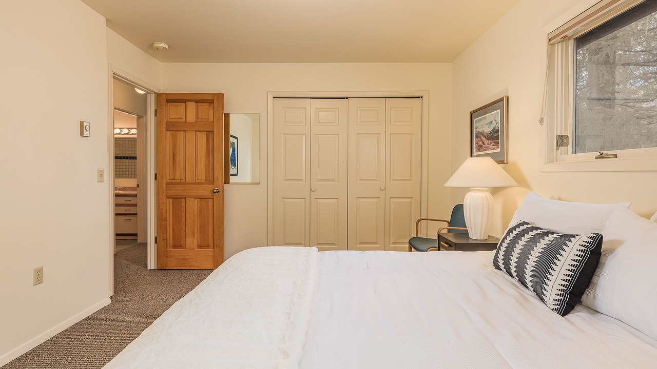 Photo of Bedroom in Alyeska