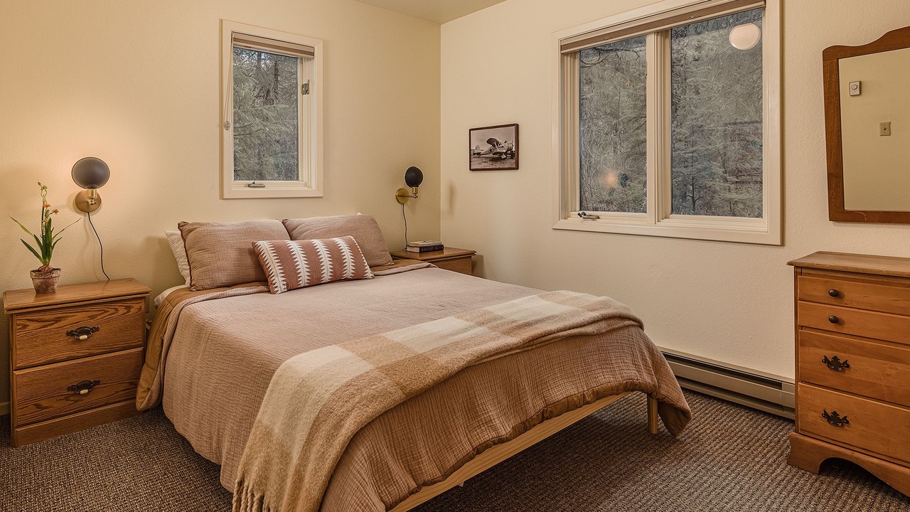Photo of Bedroom in Alyeska