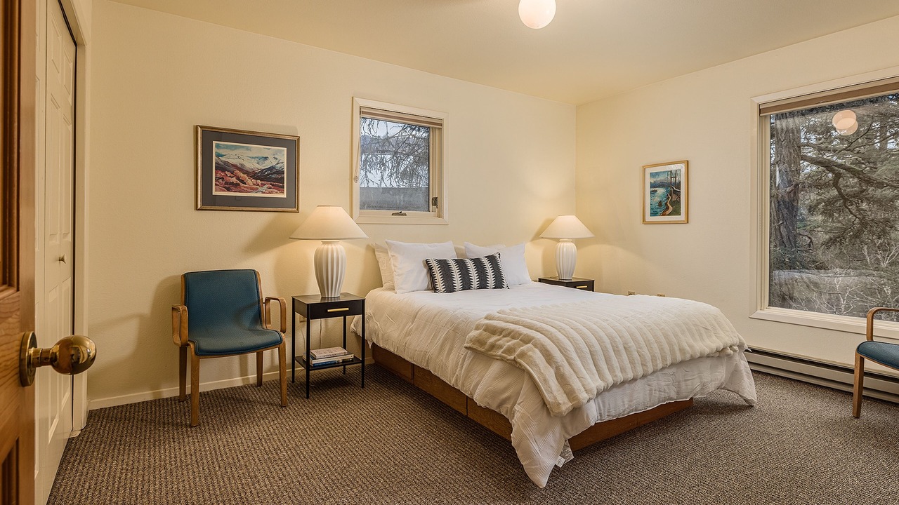 Photo of Bedroom in Alyeska