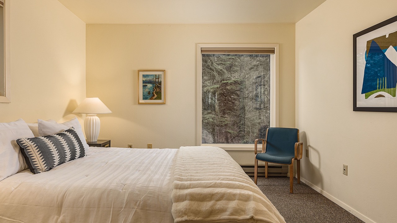 Photo of Bedroom in Alyeska