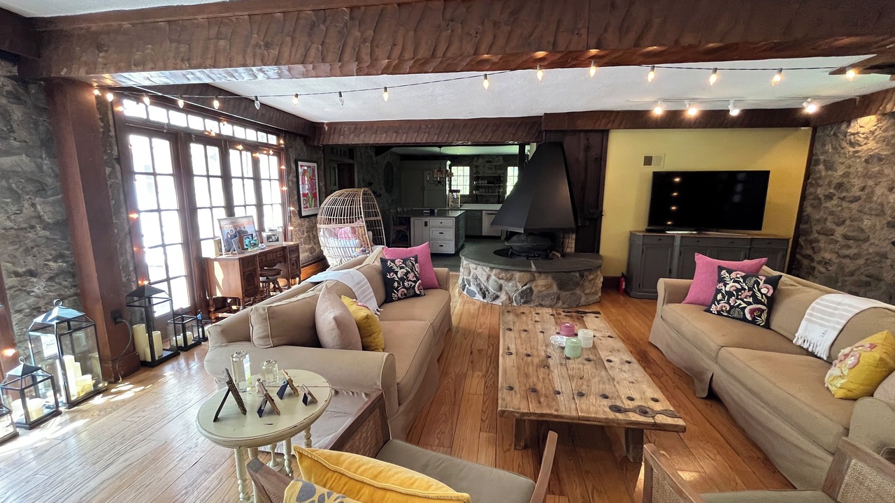 Photo of Livingroom in Saratoga Springs