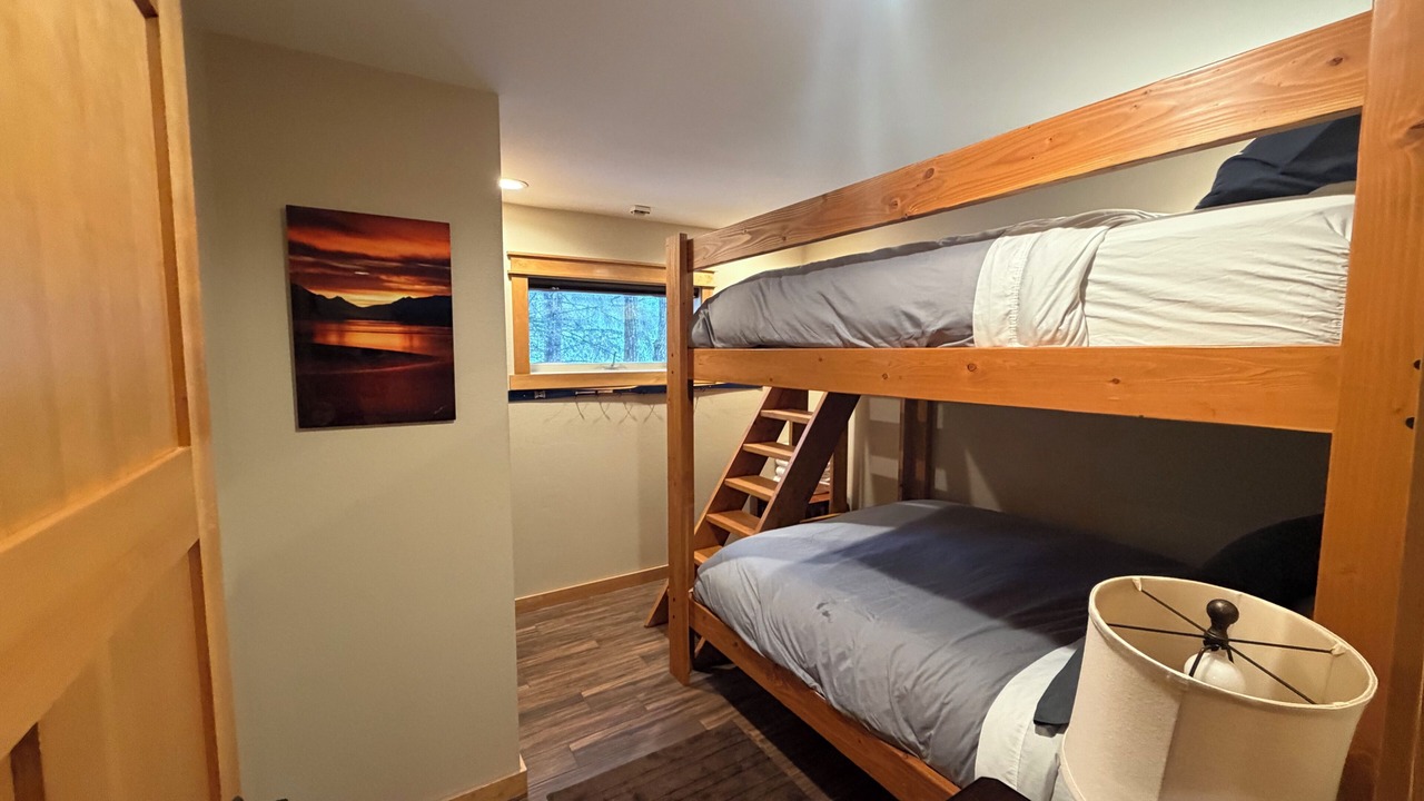 Photo of Bedroom in Alyeska