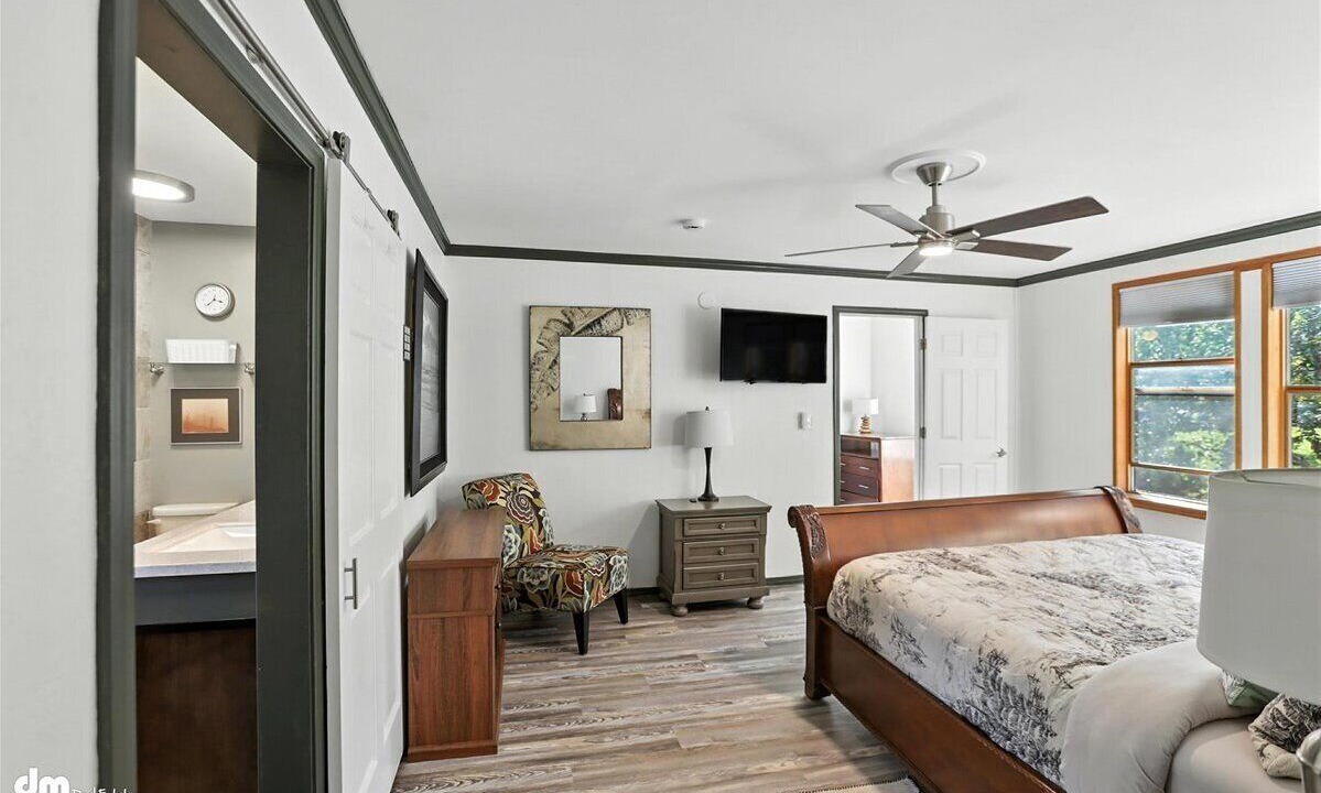 Photo of Bathroom in Mid-Hillside