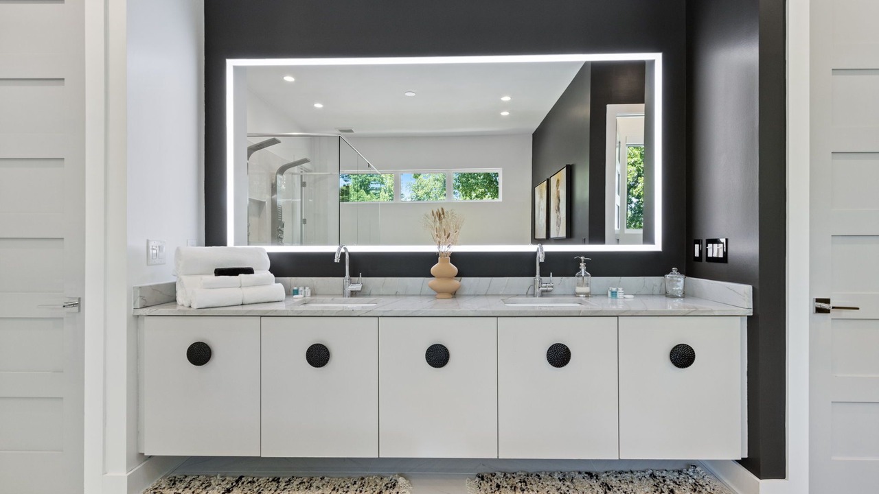 Photo of Bathroom in Lavista Park