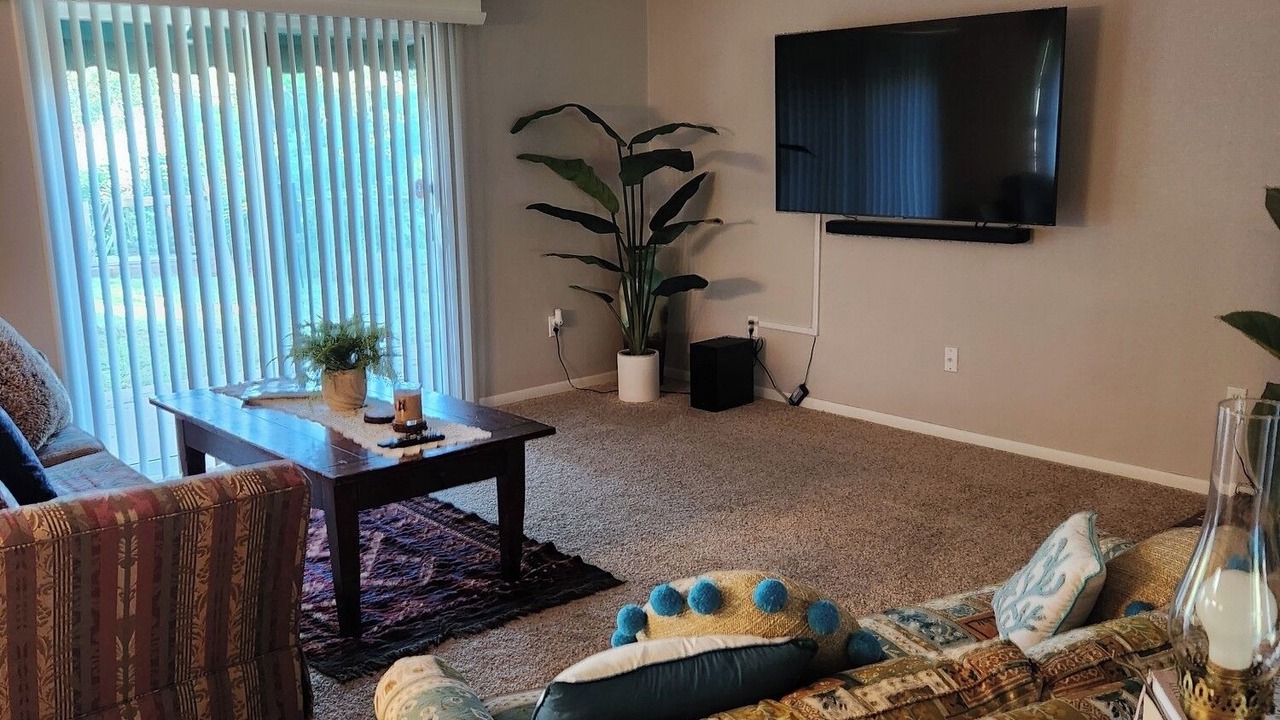Photo of Livingroom in Bell