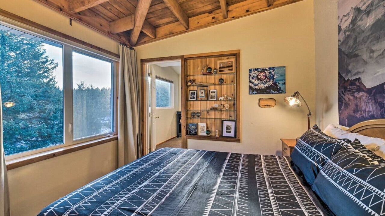 Photo of Bedroom in Seldovia