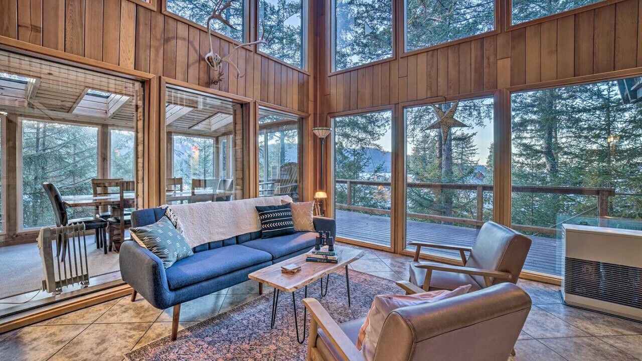 Photo of Livingroom in Seldovia