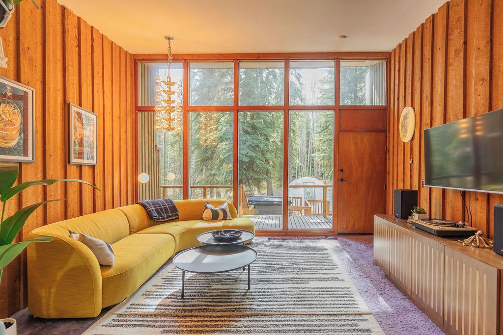 Photo of Livingroom in College