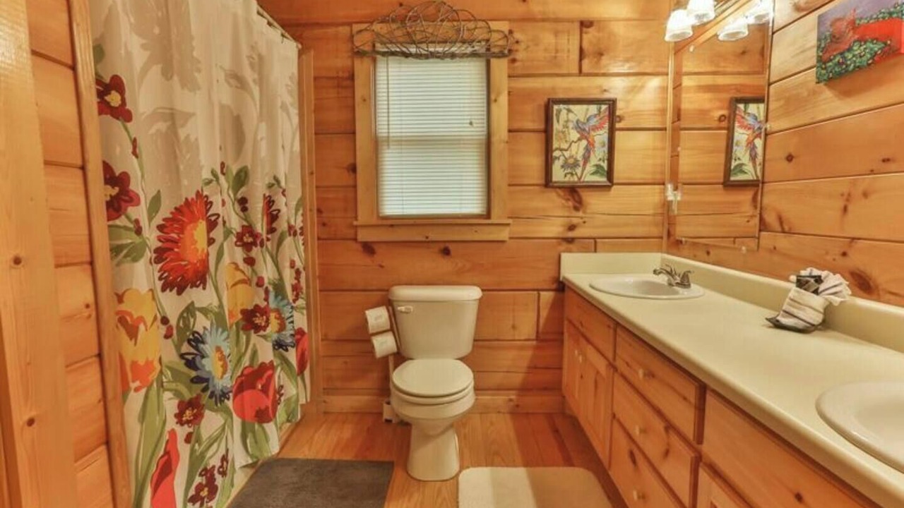 Photo of Bathroom in Walnut Mountain
