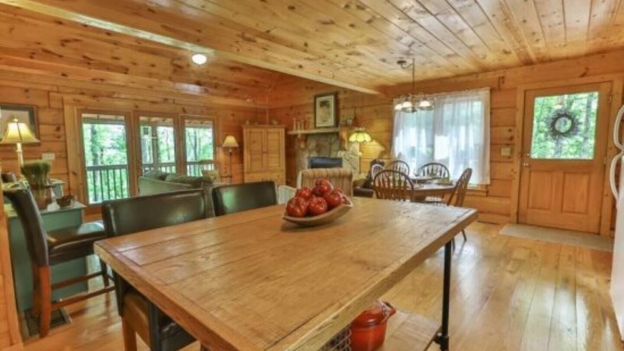 Photo of Bedroom in Walnut Mountain