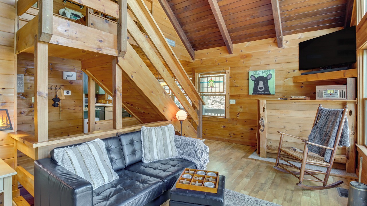 Photo of Bedroom in Walnut Mountain