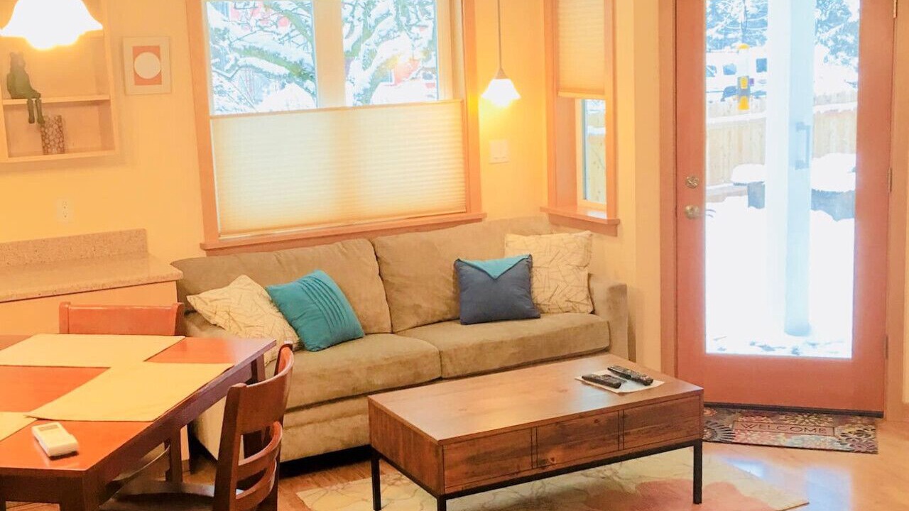 Photo of Livingroom in Mendenhall Valley