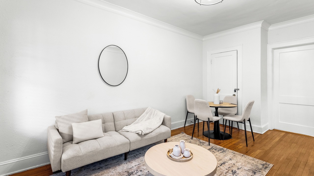 Photo of Livingroom in Downtown Decatur