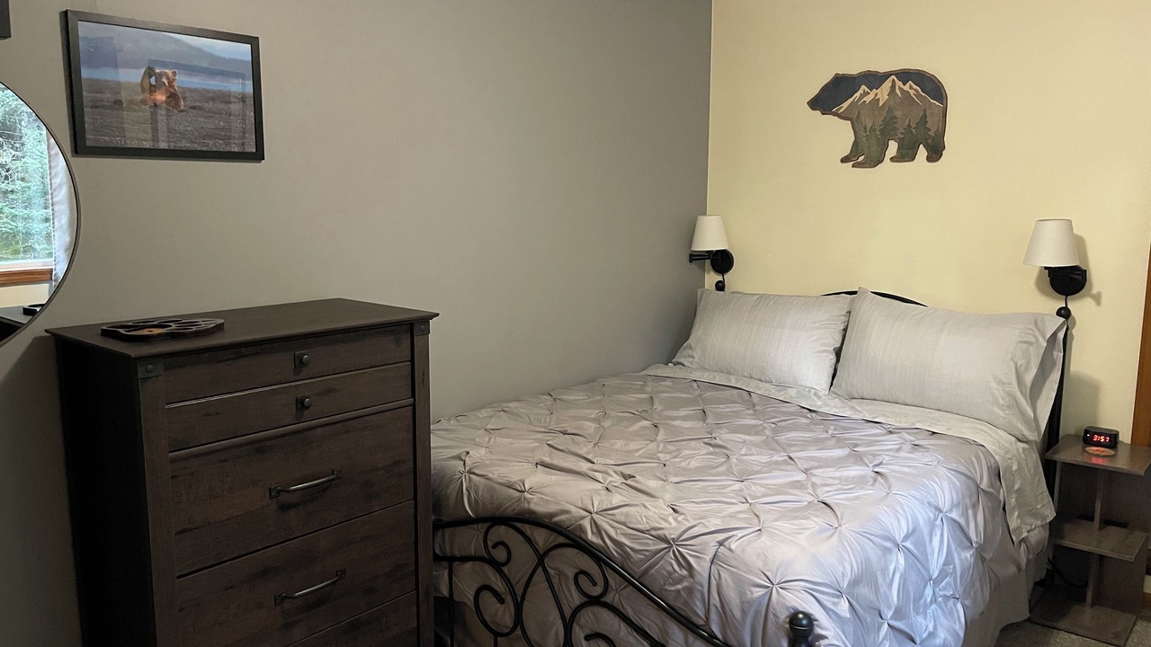 Photo of Bedroom in Kodiak
