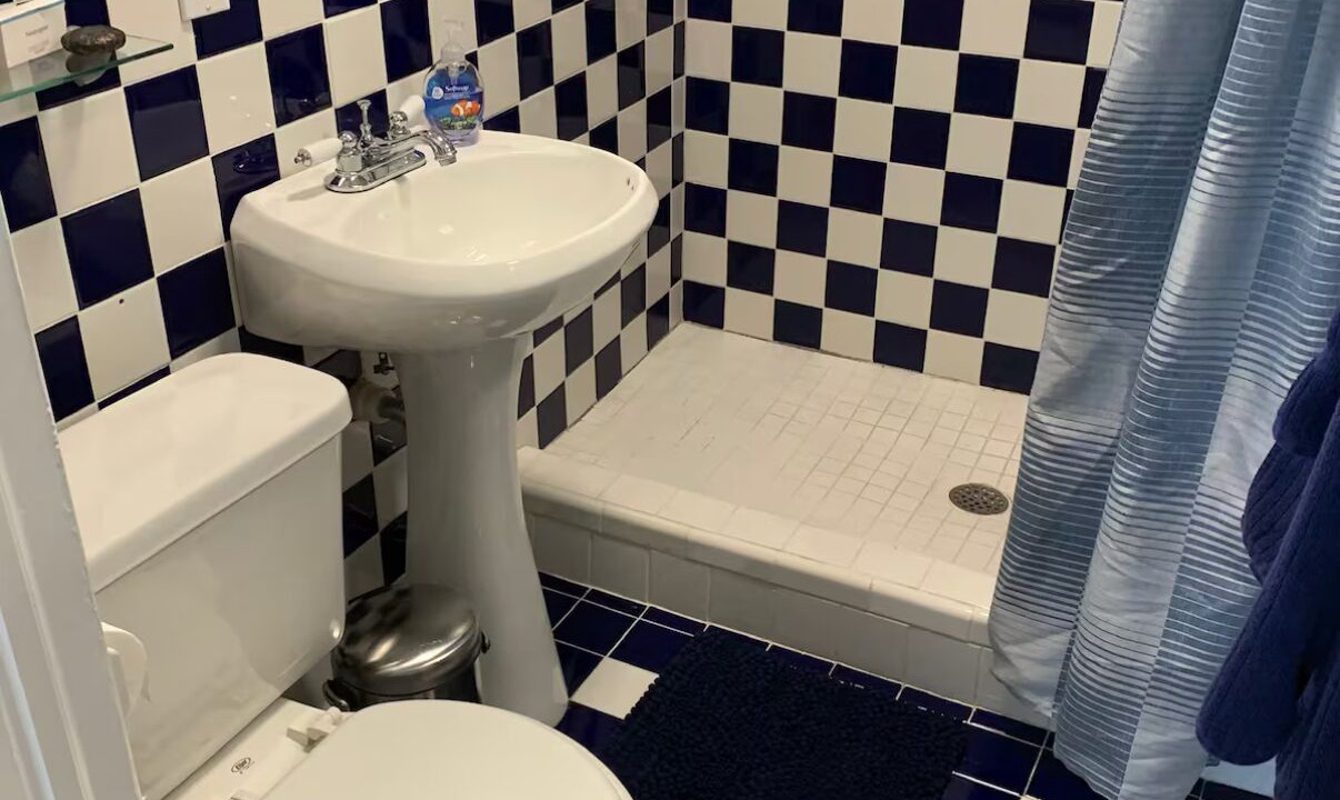 Photo of Bathroom in Poncey-Highland