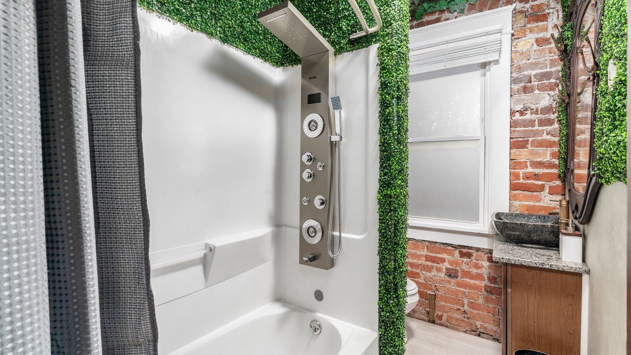 Photo of Bathroom in Old North Columbus