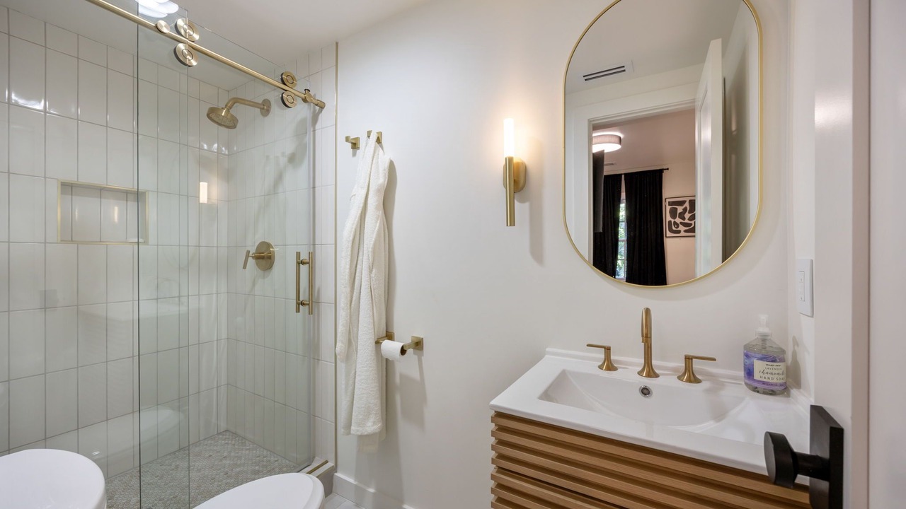 Photo of Bathroom in North Buckhead