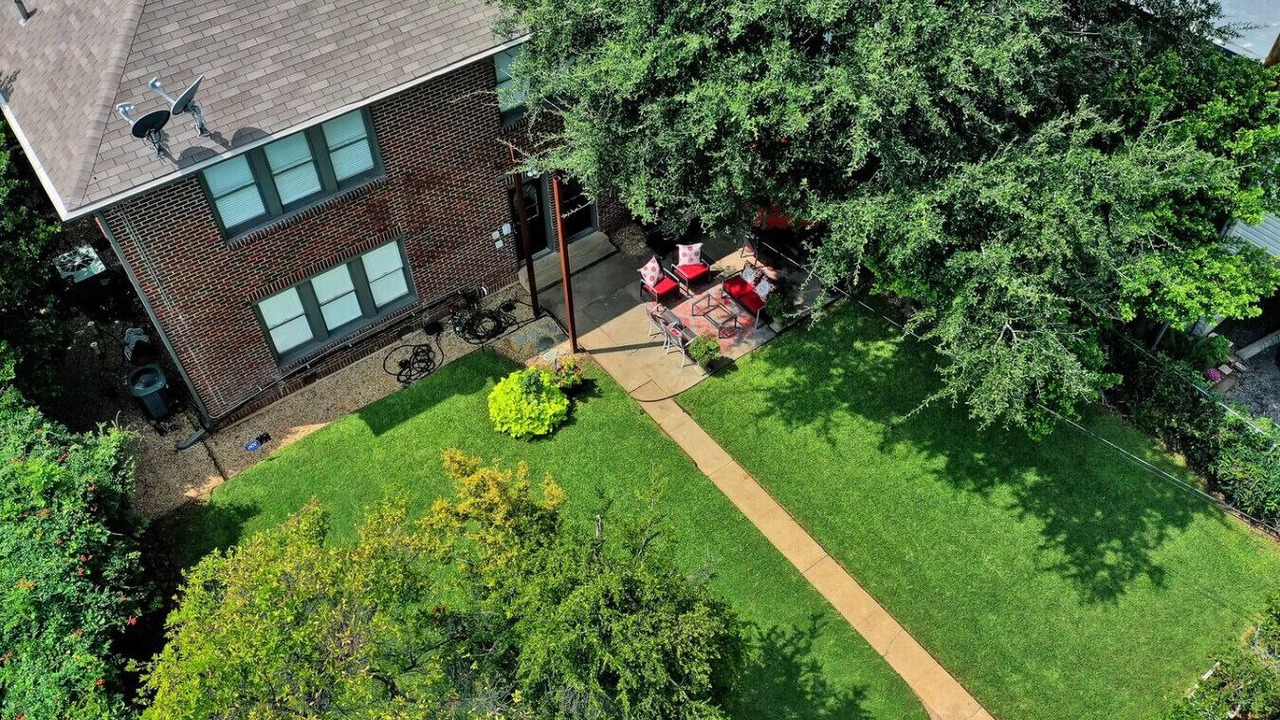 Photo of Outdoor in Oak Lawn