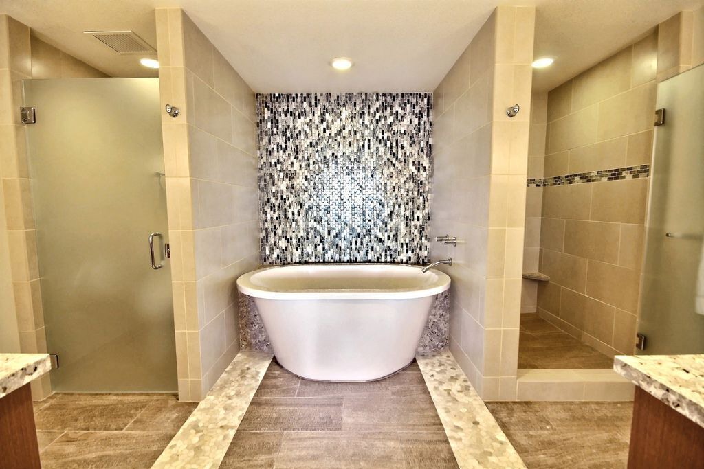 Photo of Bathroom in Lahaina