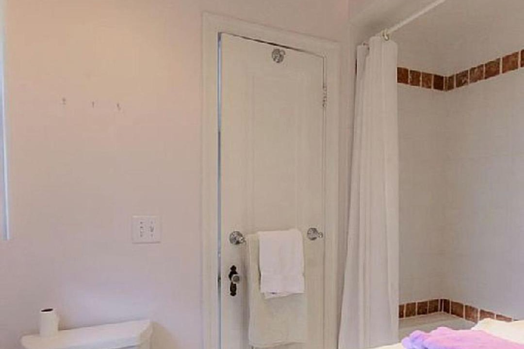 Photo of Bathroom in East Side
