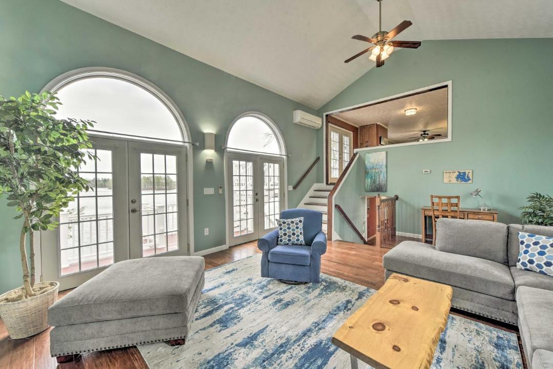 Photo of Livingroom in Lunenburg