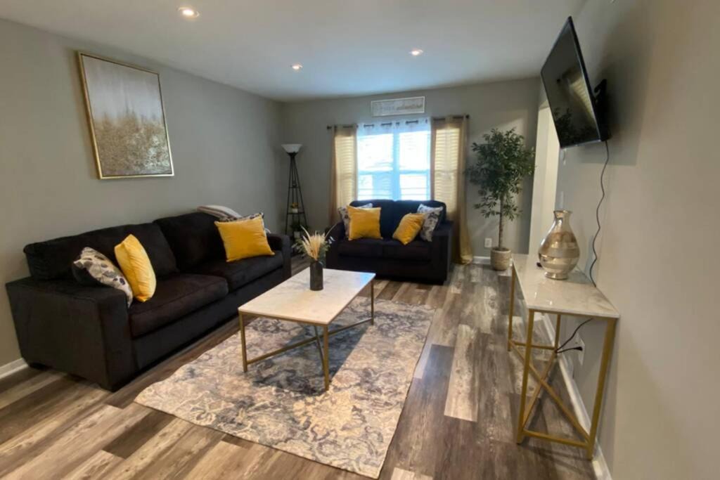 Photo of Livingroom in Loring Heights
