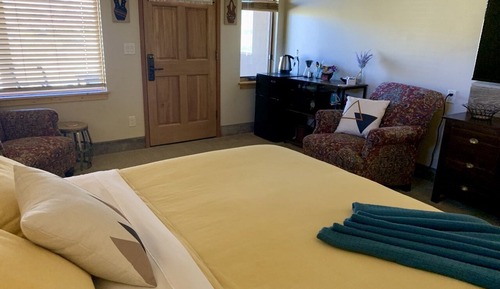 Room #4-Single Room, 1 King Bed, Non Smoking (Not Pet Friendly)