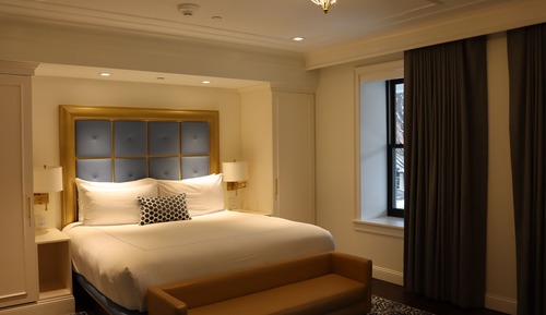 Room (Rip Van Dam)