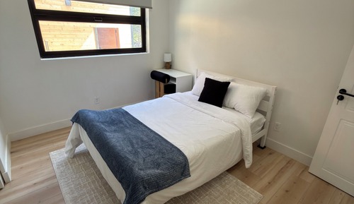 Premium House, Mountain View
